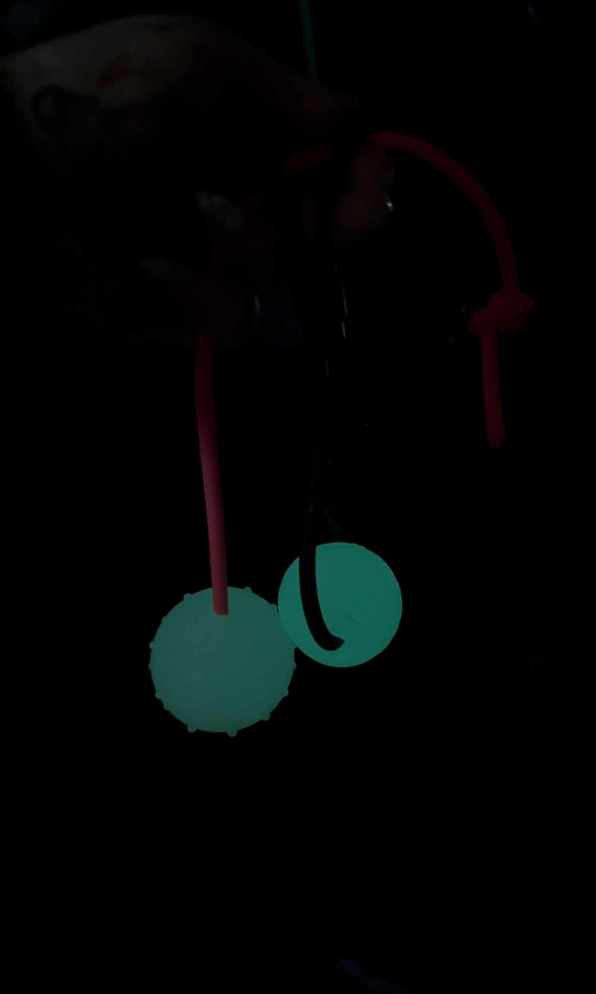 Pre-made ball tug 4,5 cm glow in the dark