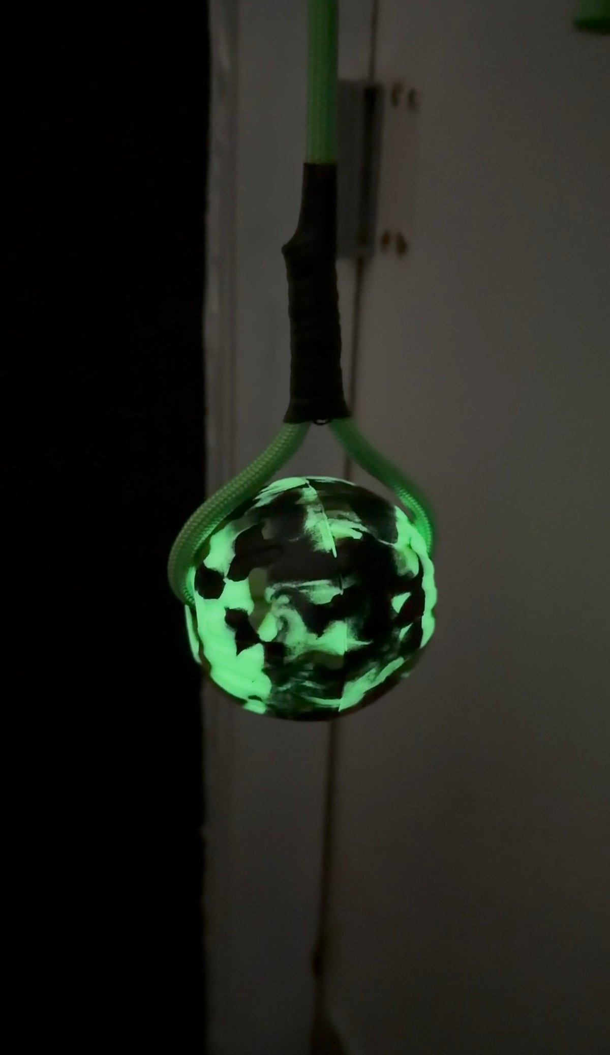 Pre-made ball tug 7 cm glow in the dark neon green,white and black