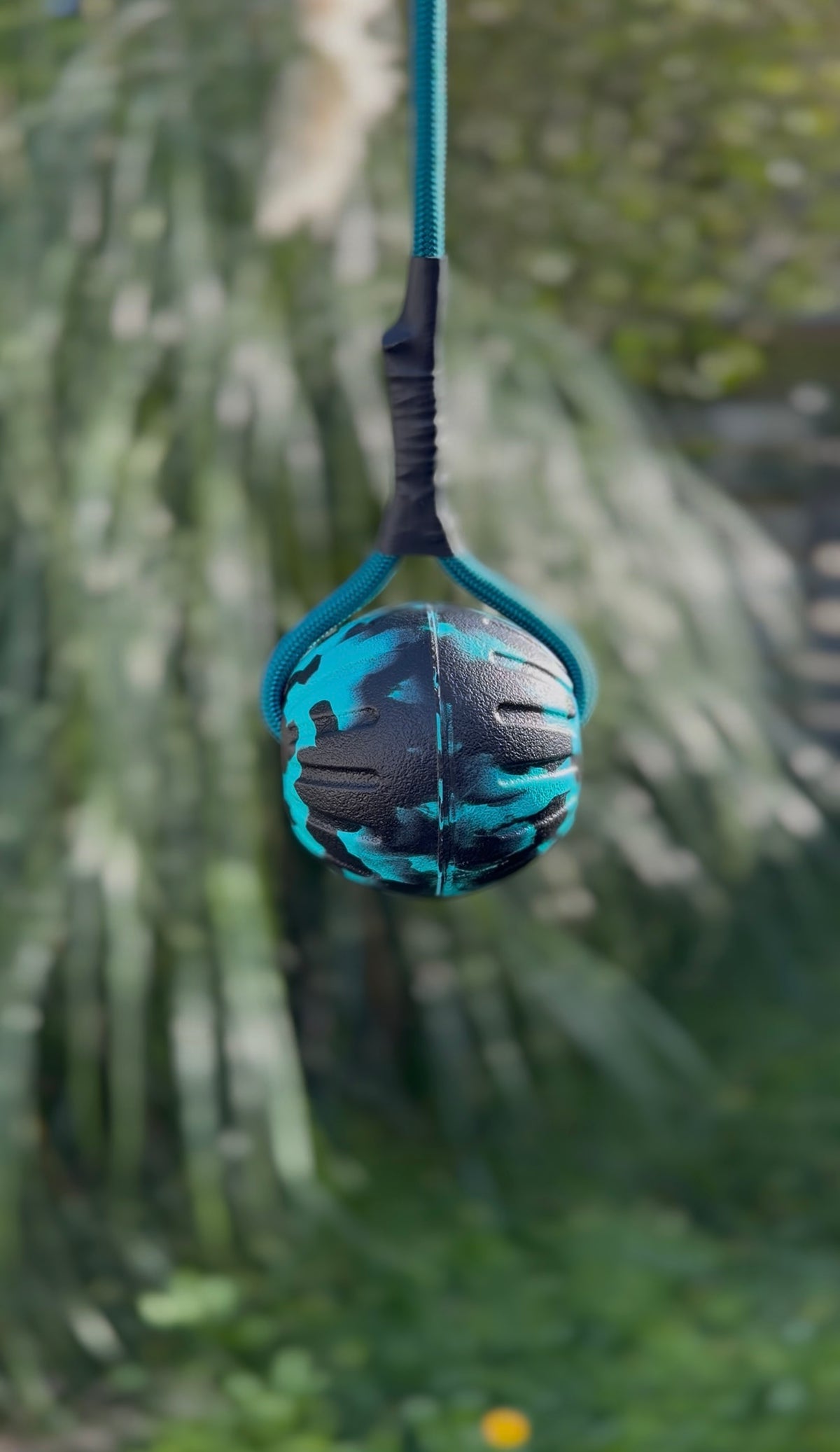 Pre-made ball tug 7 cm teal and black